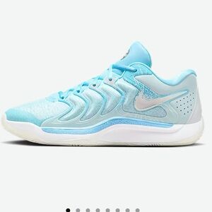 Women’s Nike KD 17’s Christmas edition